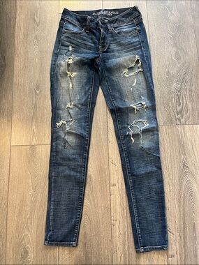 2/$25 American Eagle Outfitters Dark Wash Distressed Jegging Sz 2